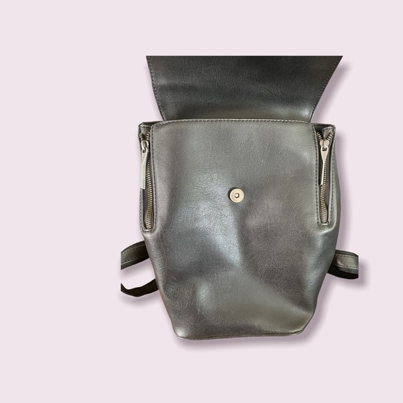 Black Matt & Nat Backpack - Picture 4 of 4